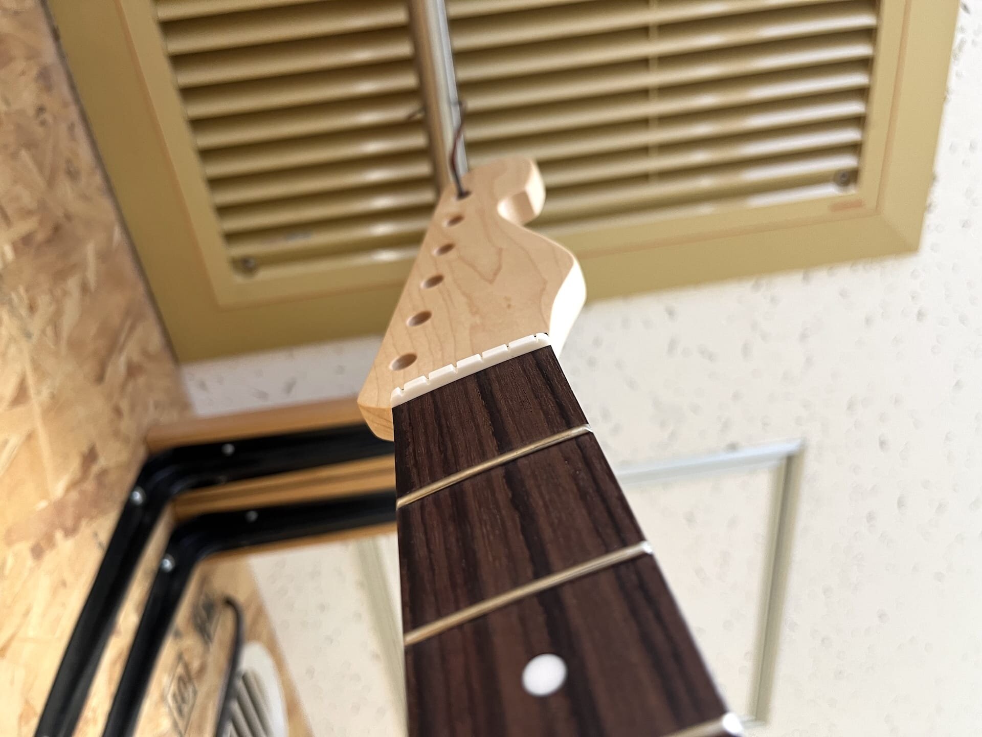 ネック加工 - ナットの溝切り