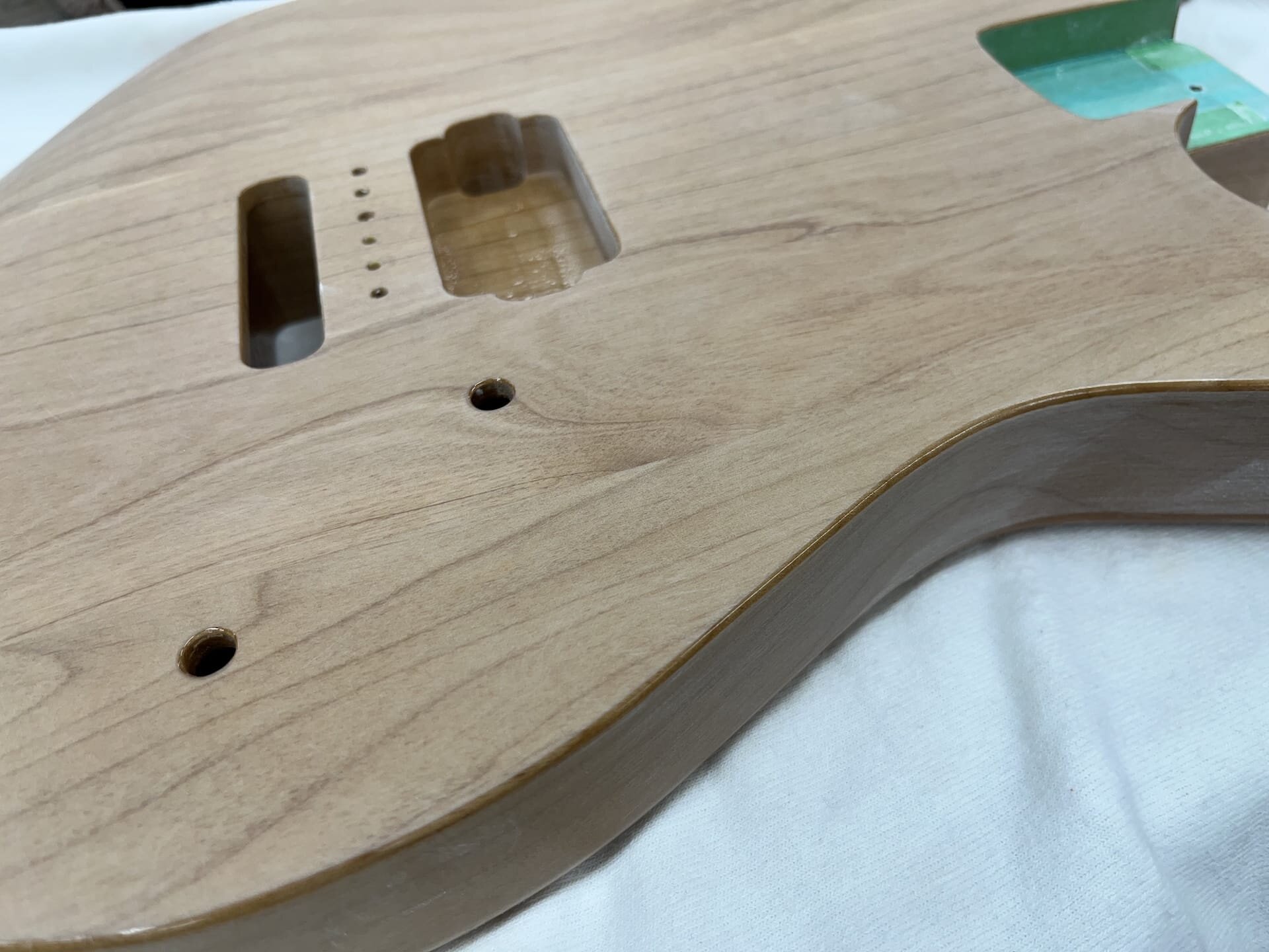 ボディ塗装準備：サンデインングシーラーのサンディング