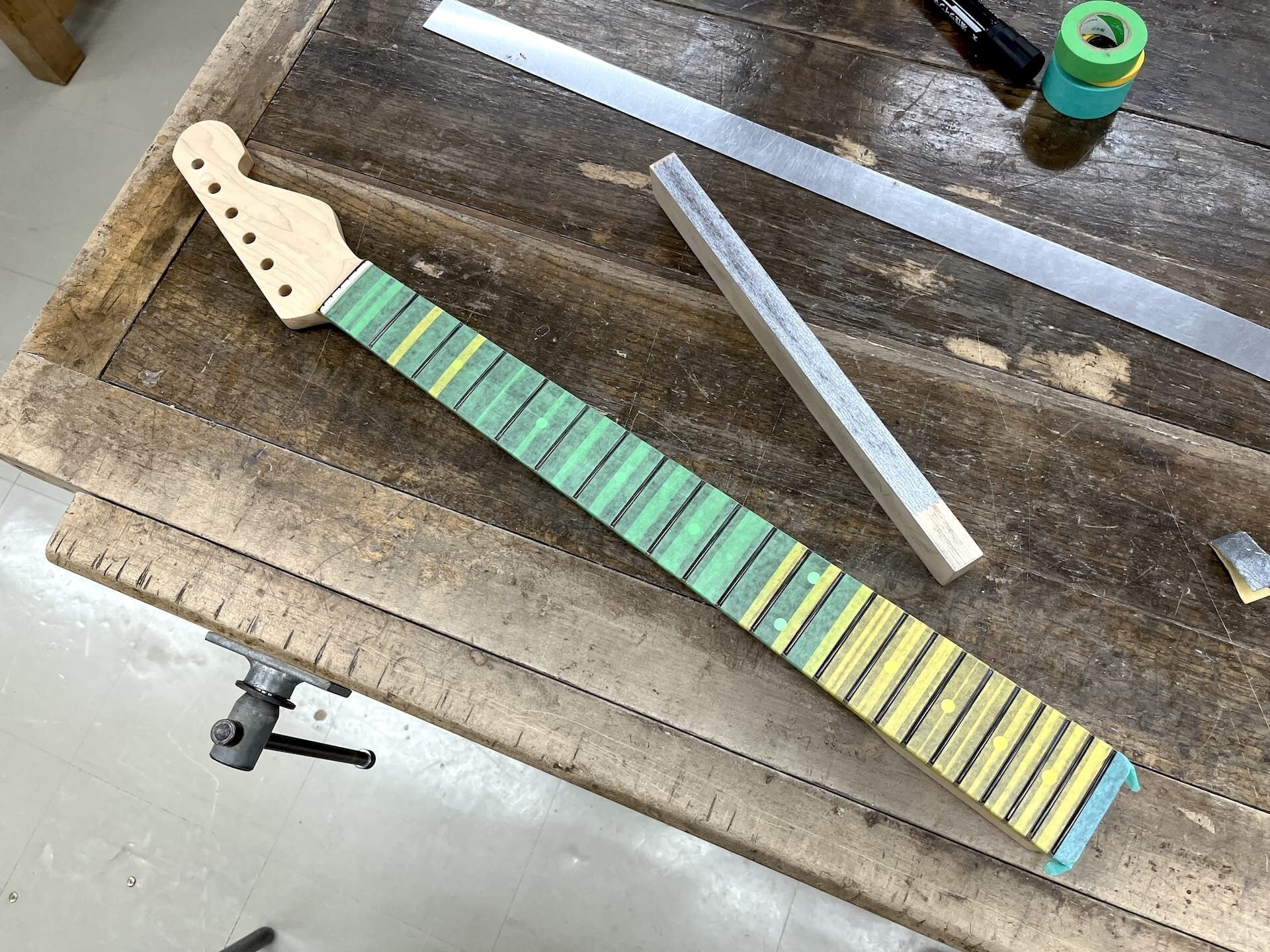 ネックの制作 - フレットのすり合わせ